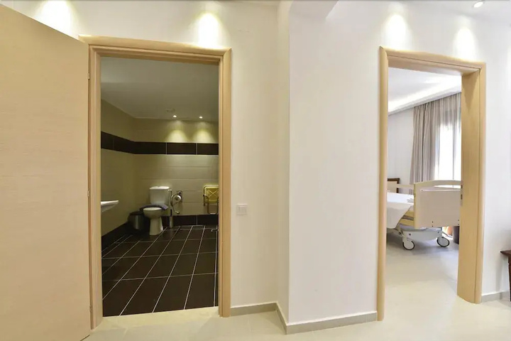 Room 4 of 15