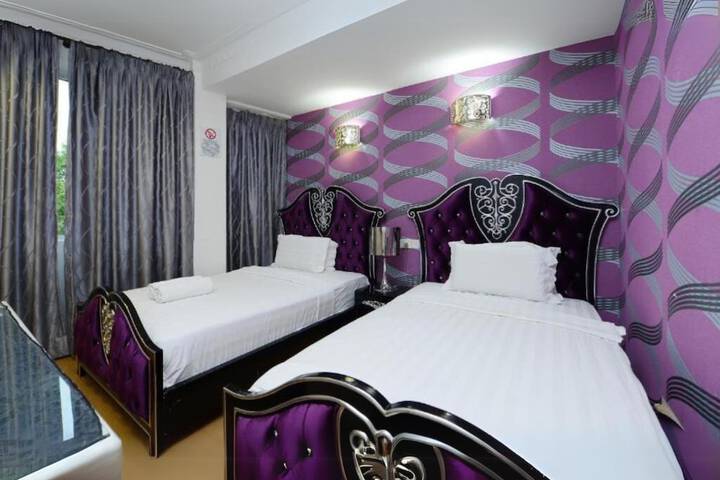 Room 6 of 15