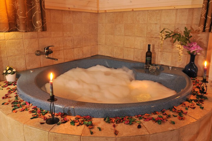 Hot Tub 30 of 40