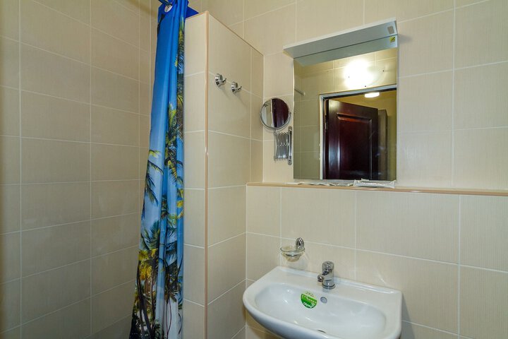Room 32 of 70