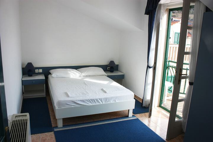 Room 25 of 92