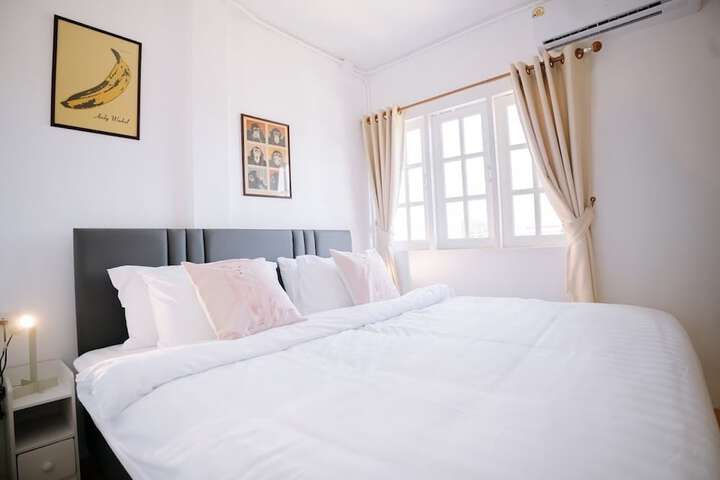 Room 2 of 20