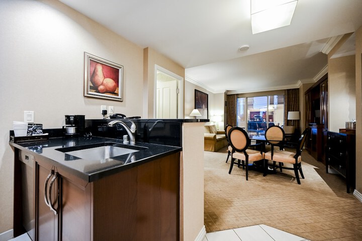 Room 180 of 438