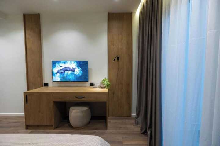 Room 8 of 52