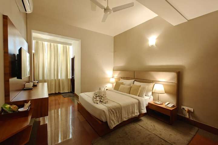 Room 27 of 82