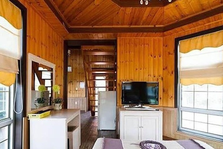 Room 8 of 28