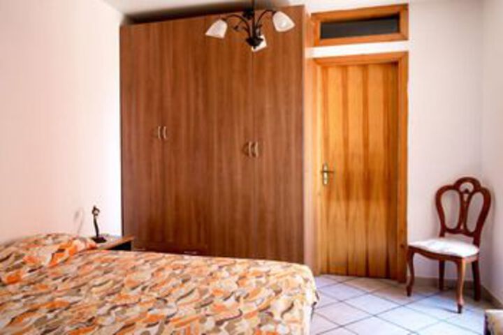 Room 15 of 37