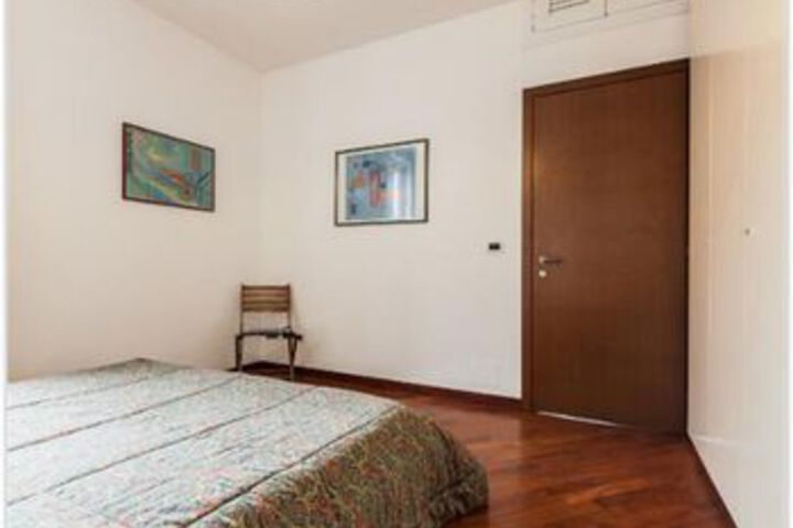 Room 9 of 33