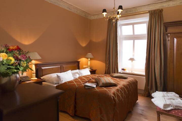 Room 10 of 31