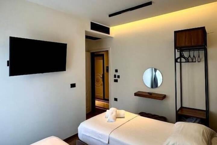 Room 17 of 37