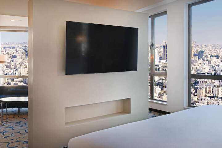 Room 28 of 175