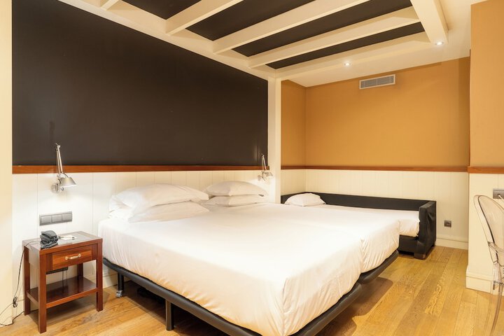 Room 13 of 94