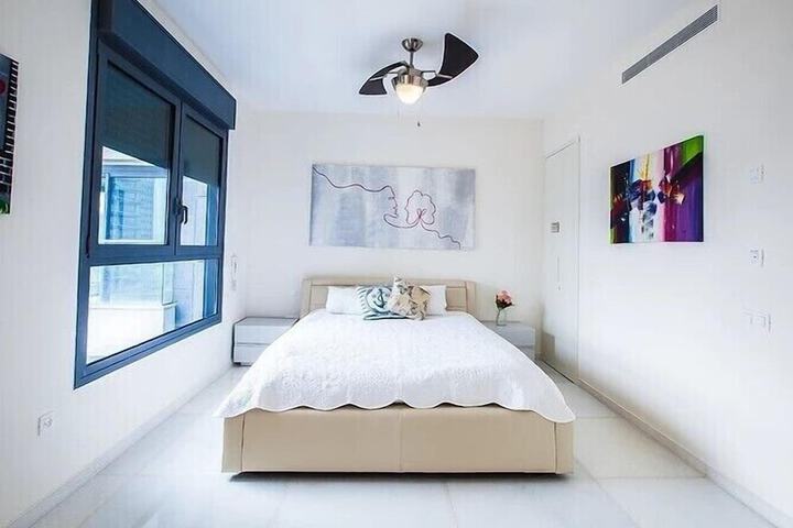 Room 18 of 83