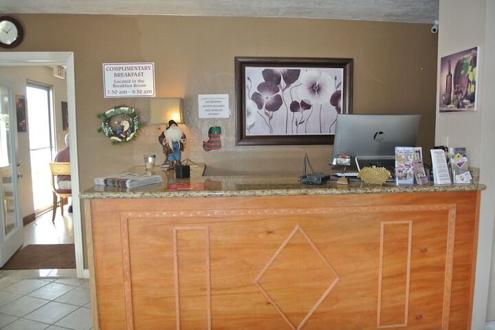 Check-in/check-out kiosk