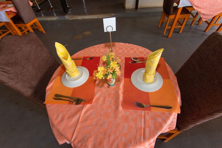 Dining 7 of 19