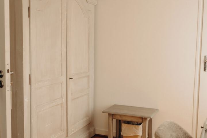 Room 6 of 49