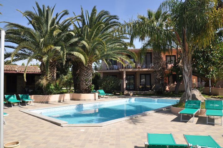 Hotel with Pool