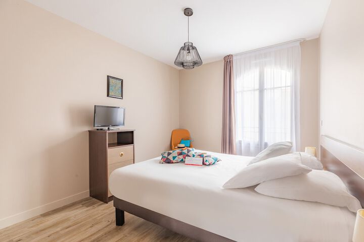 Room 10 of 40