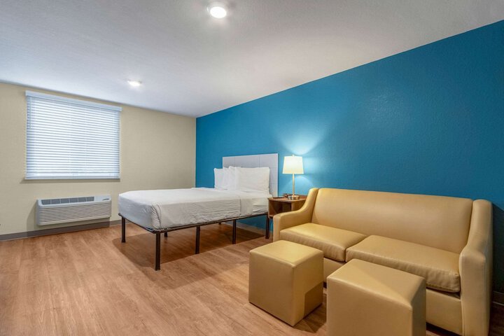 1 Queen Bed (9 of 17)