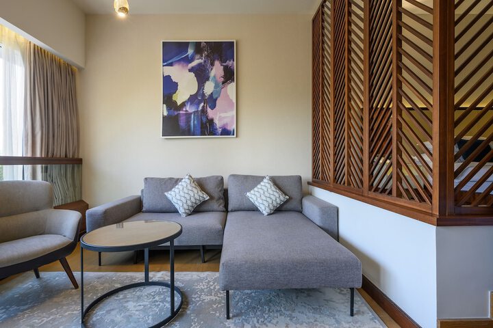 Lounge 62 of 100
