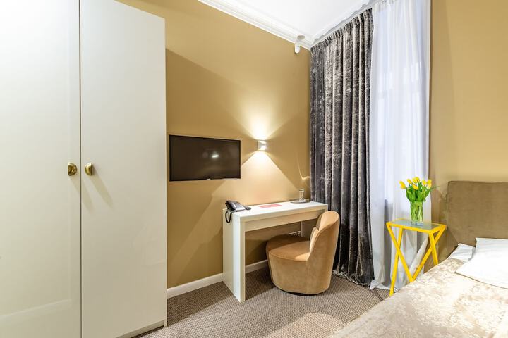 Room 10 of 30