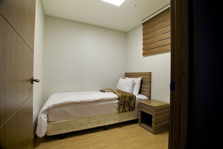 Room 26 of 48