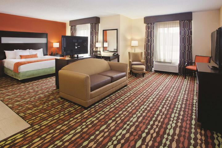 1 King Bed Accessible (9 of 10)