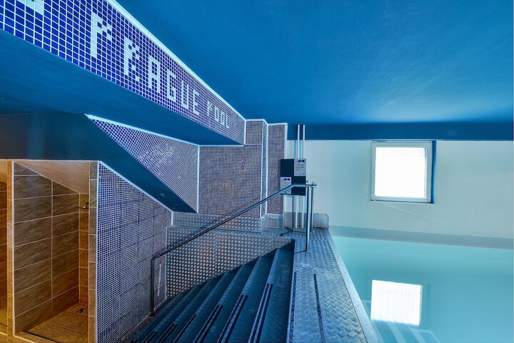 Pool Hotel