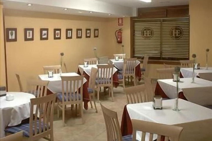 Dining 15 of 25