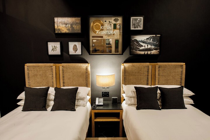Room 12 of 62