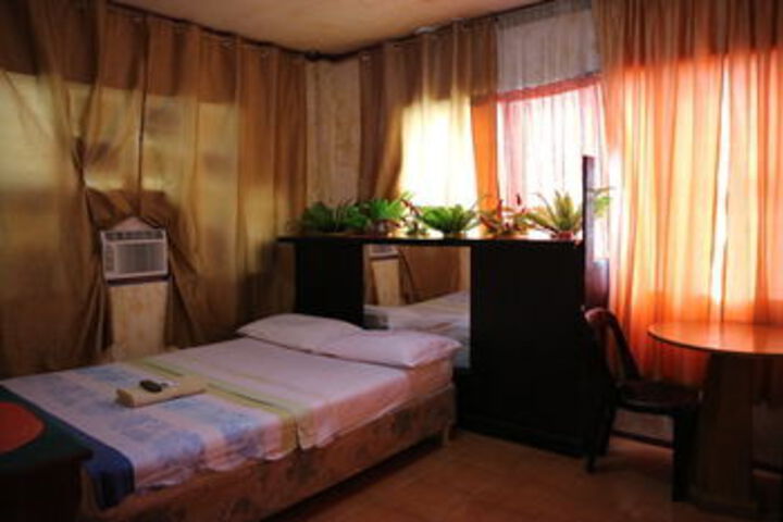 Room 12 of 27