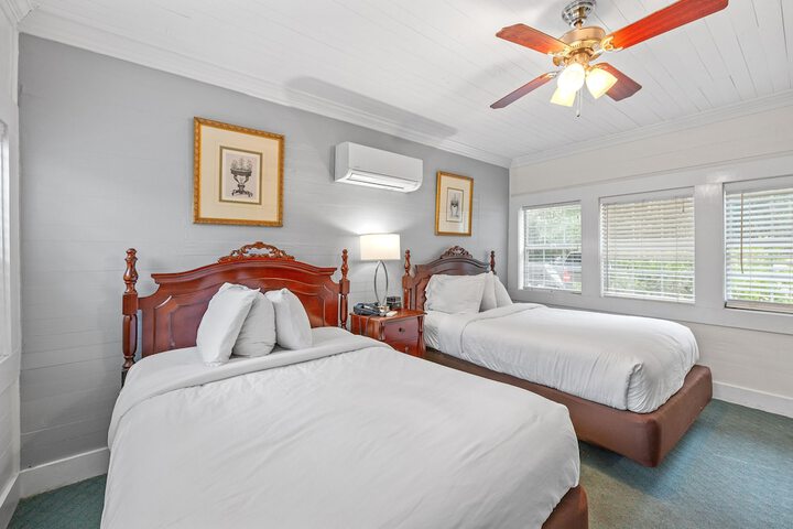 2 Double Beds (8 of 8)