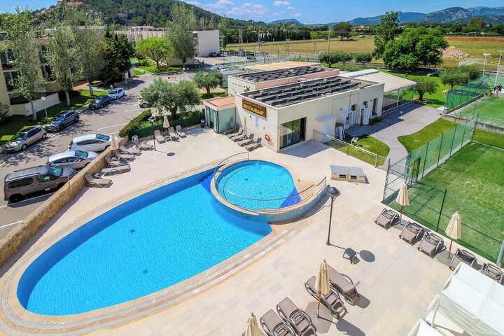 Hotel with Pool