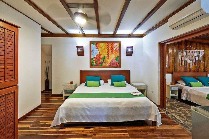 Room 25 of 102