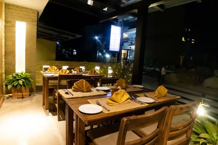 Dining 27 of 60