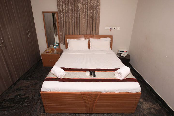 Room 12 of 19