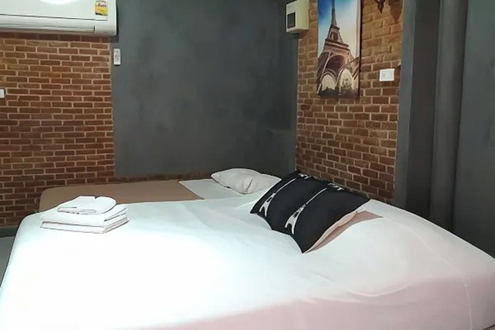 Room 21 of 100