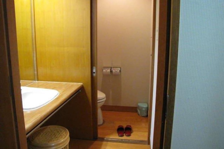 Room 18 of 43