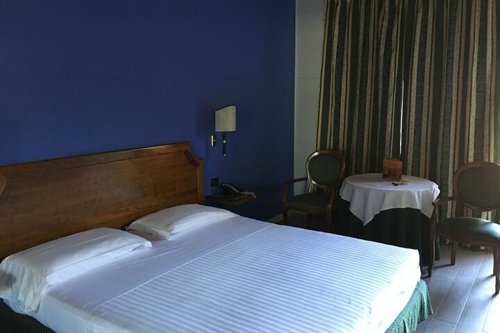 Room 52 of 110
