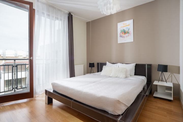 Room 3 of 79