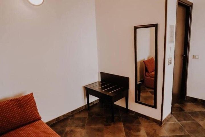 Room 10 of 50