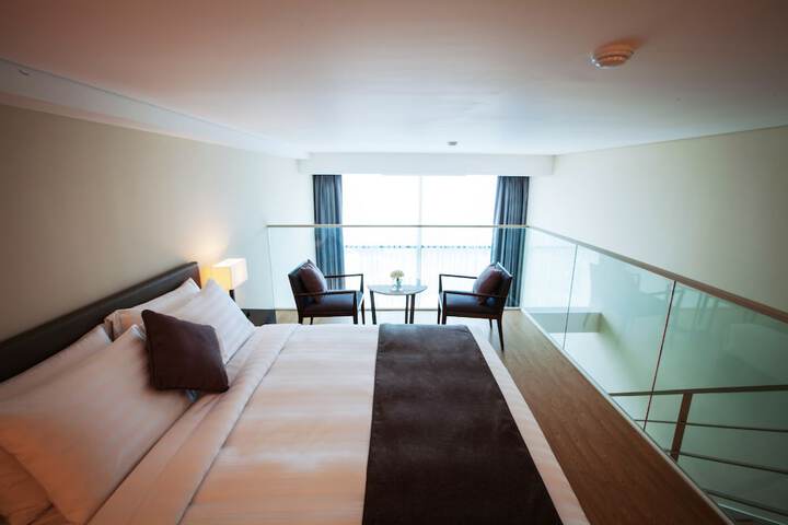 Room 5 of 107