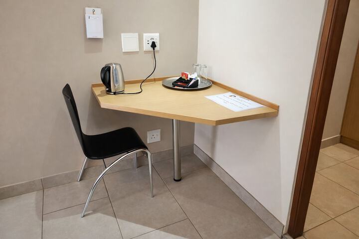 Room 6 of 40