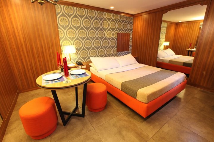 Room 13 of 21