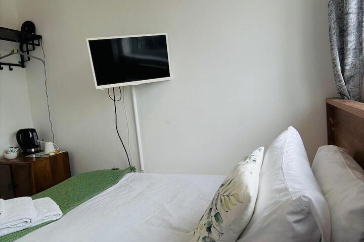 Room 28 of 48