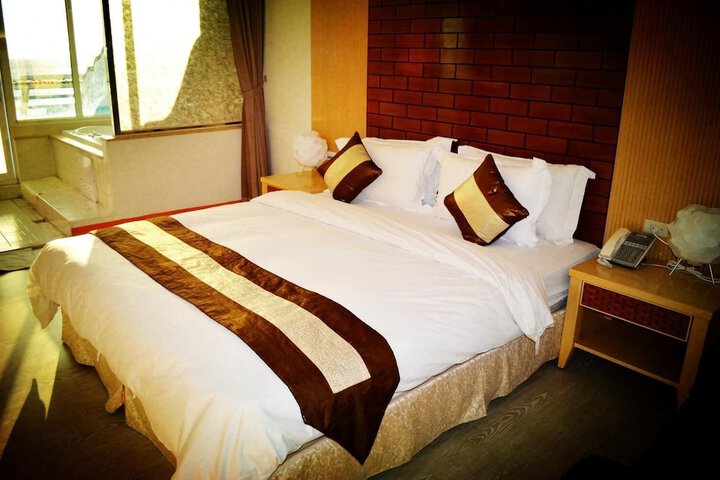 Room 28 of 49