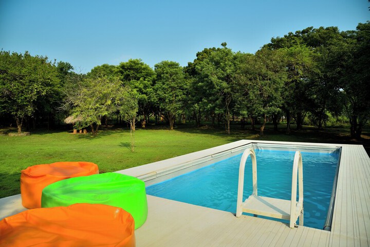 Hotel Pool