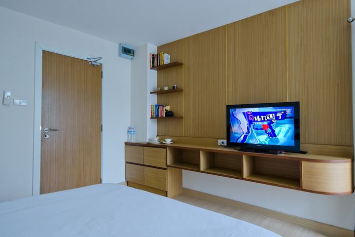 Room 11 of 42