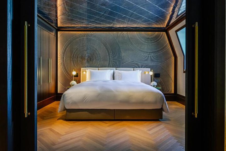 Room 18 of 80
