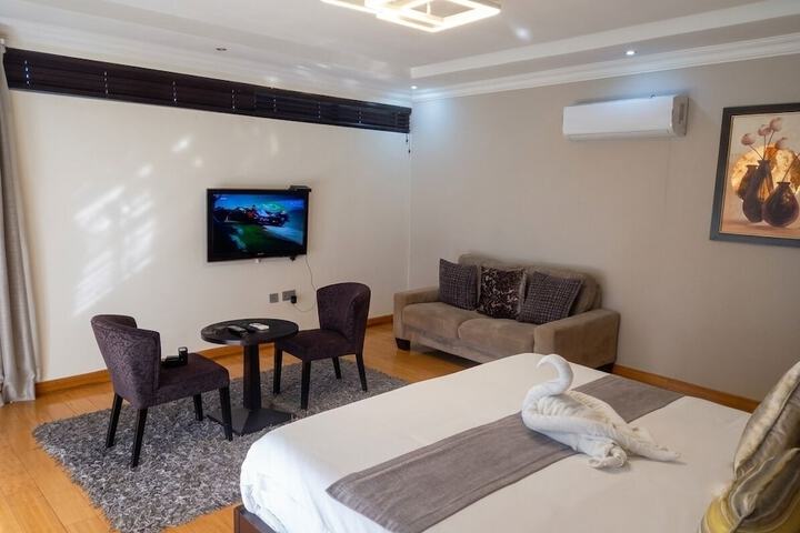 Room 32 of 57